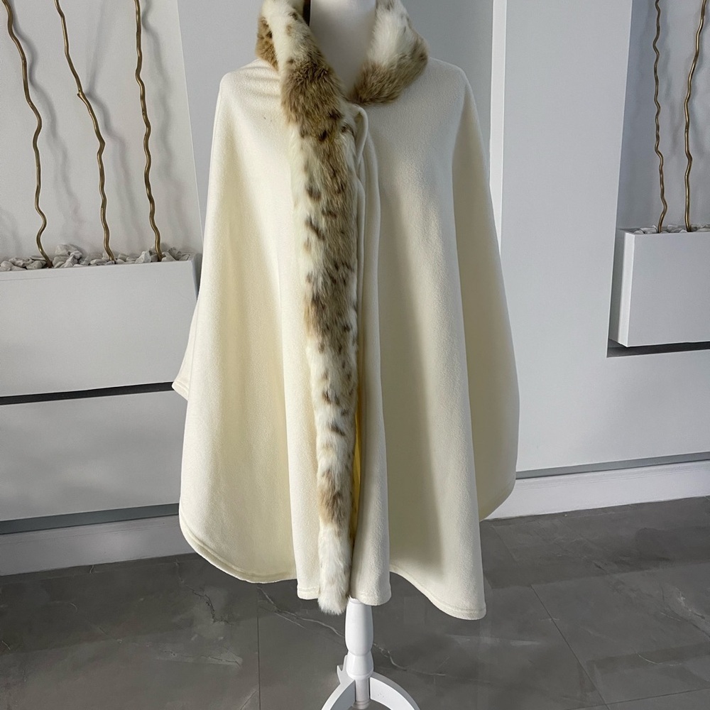 Preston & York Cream Cape with Faux Fur